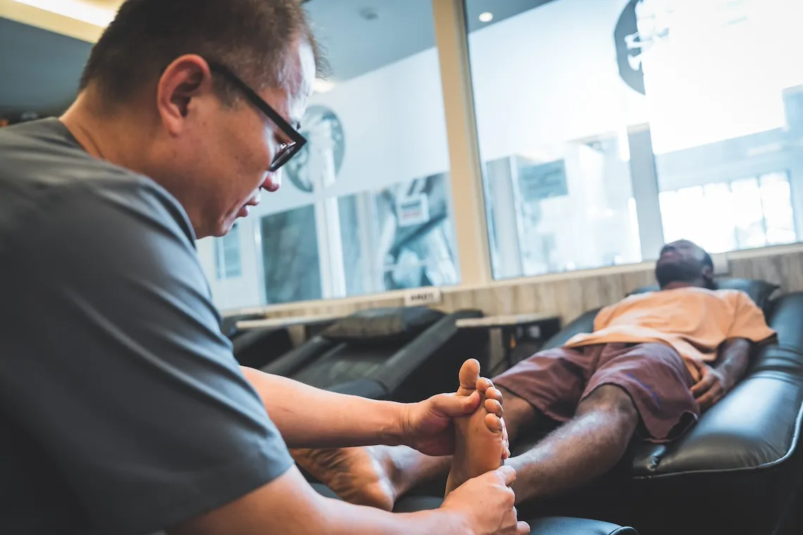 Discover the Benefits of Foot Massage and How to Give One