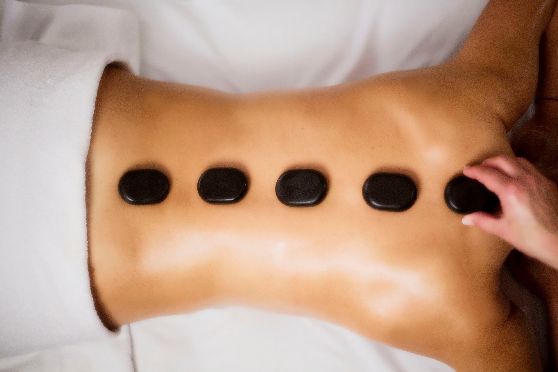 Discover the Benefits of Hot Stone Massage: Techniques and Tips